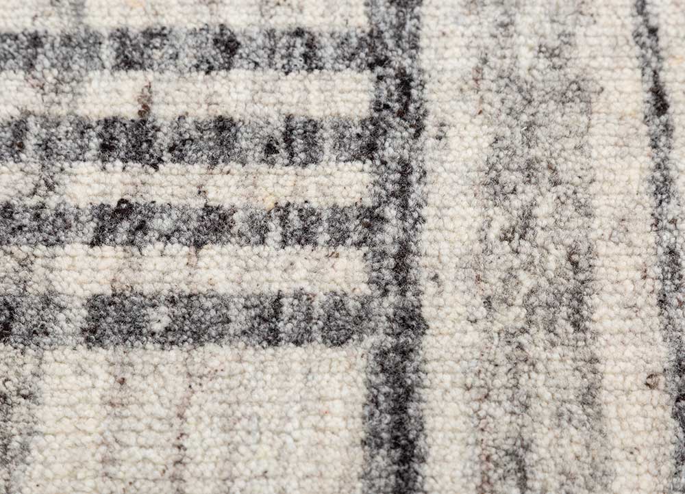 saga ivory wool hand loom Rug - CloseUp