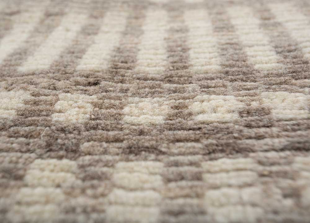 saga ivory wool hand loom Rug - CloseUp