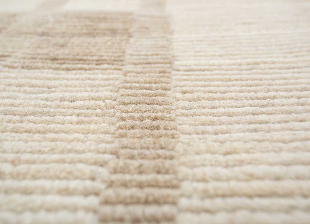 saga ivory wool hand loom Rug - CloseUp