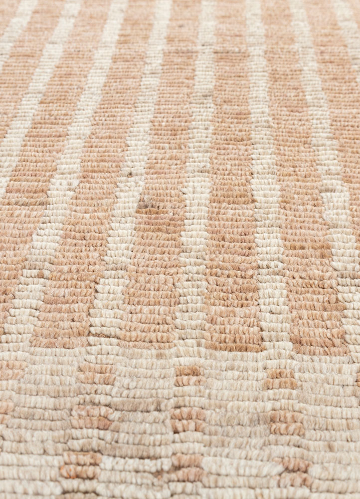 saga beige and brown wool hand loom Rug - CloseUp