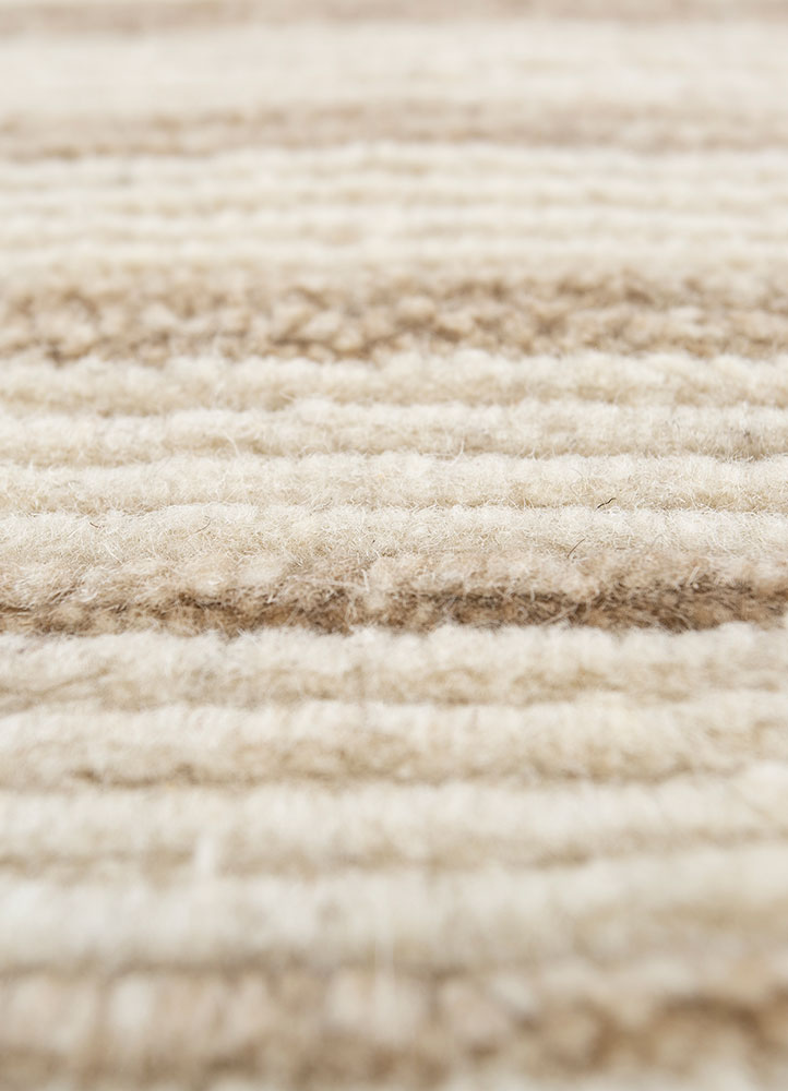 saga ivory wool hand loom Rug - CloseUp