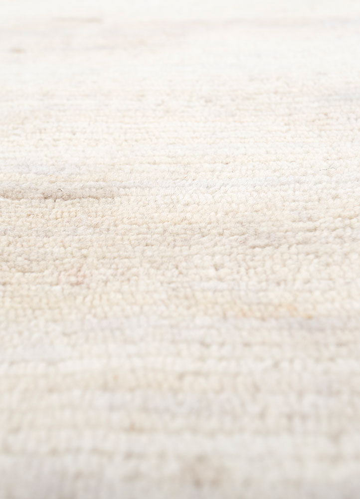 saga ivory wool hand loom Rug - CloseUp