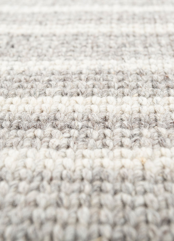 saga ivory wool hand loom Rug - CloseUp