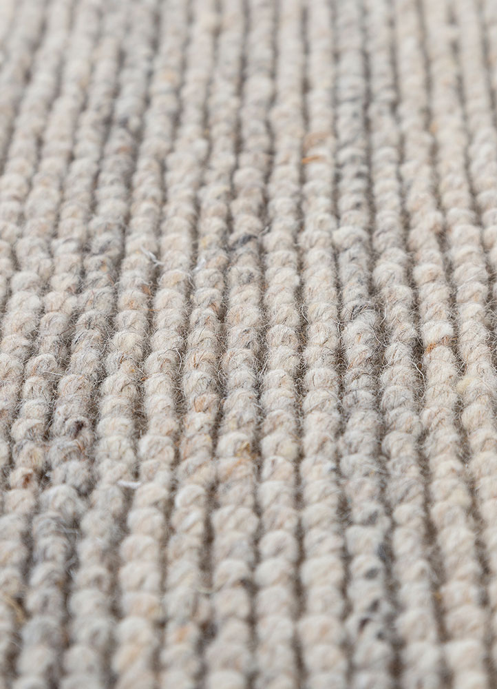 saga ivory wool hand loom Rug - CloseUp