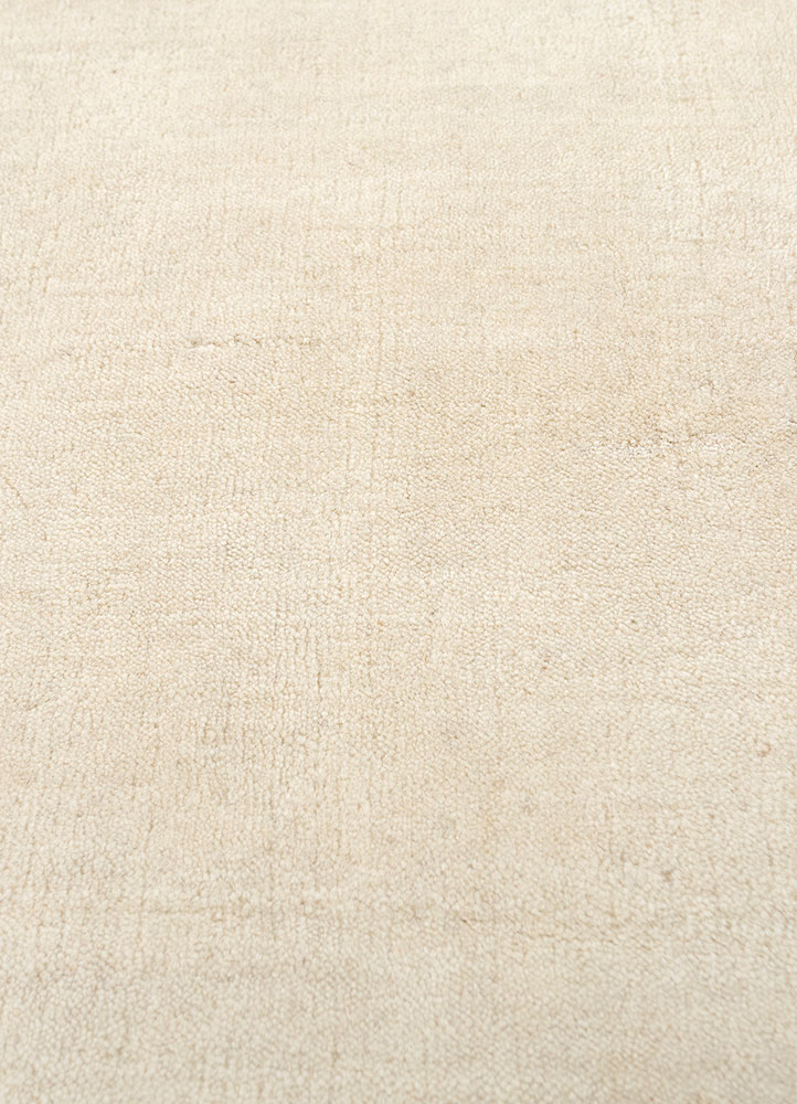 saga ivory wool hand loom Rug - CloseUp