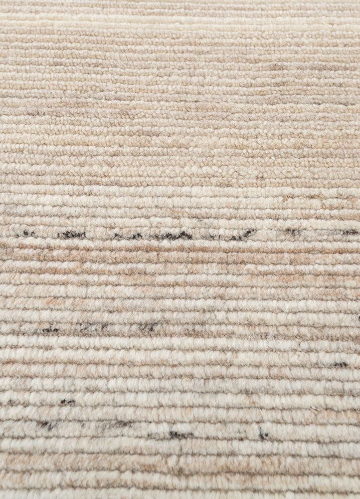 saga ivory wool hand loom Rug - CloseUp