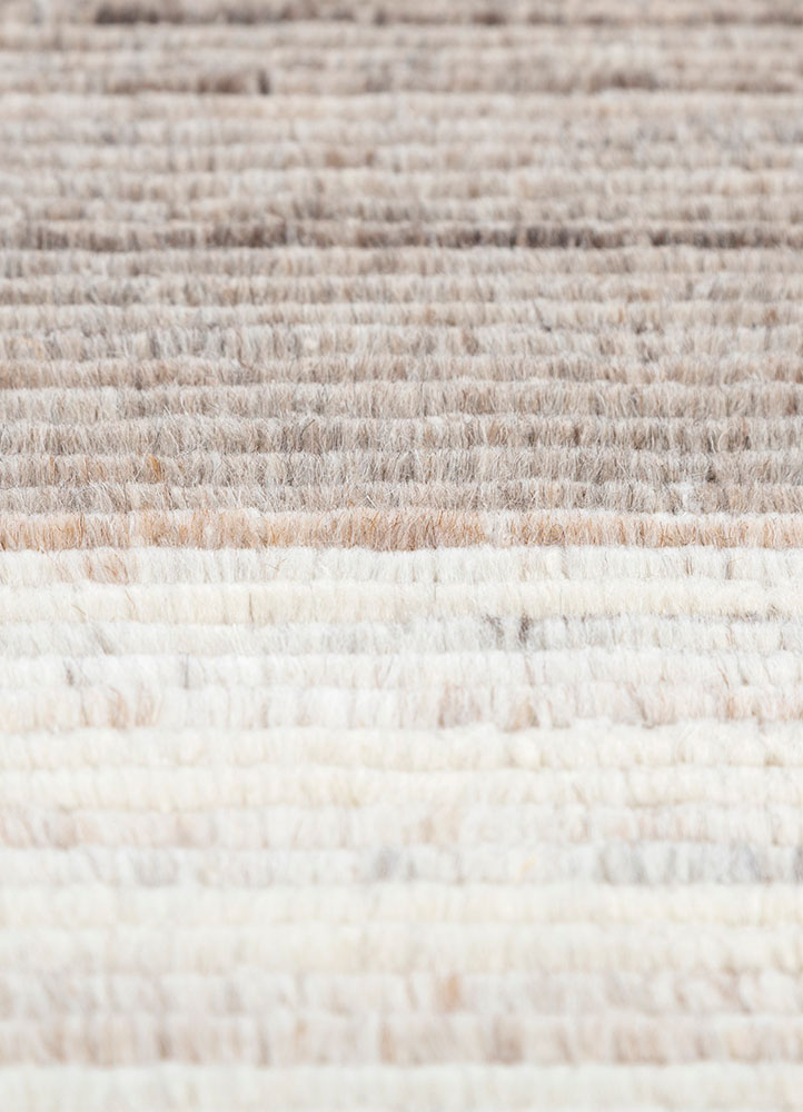 saga ivory wool hand loom Rug - CloseUp