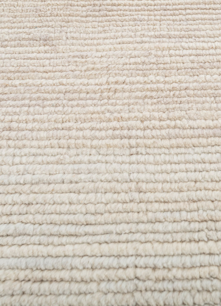saga ivory wool hand loom Rug - CloseUp