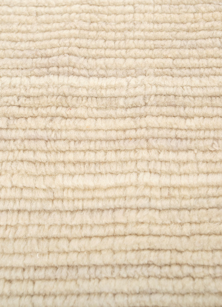 saga ivory wool hand loom Rug - CloseUp