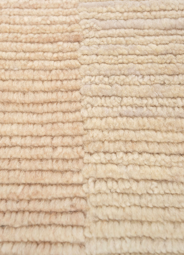 saga ivory wool hand loom Rug - CloseUp