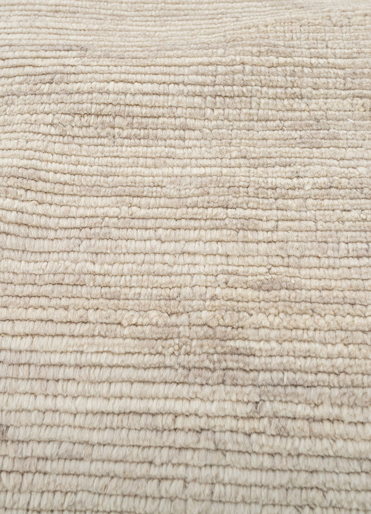 saga ivory wool hand loom Rug - CloseUp