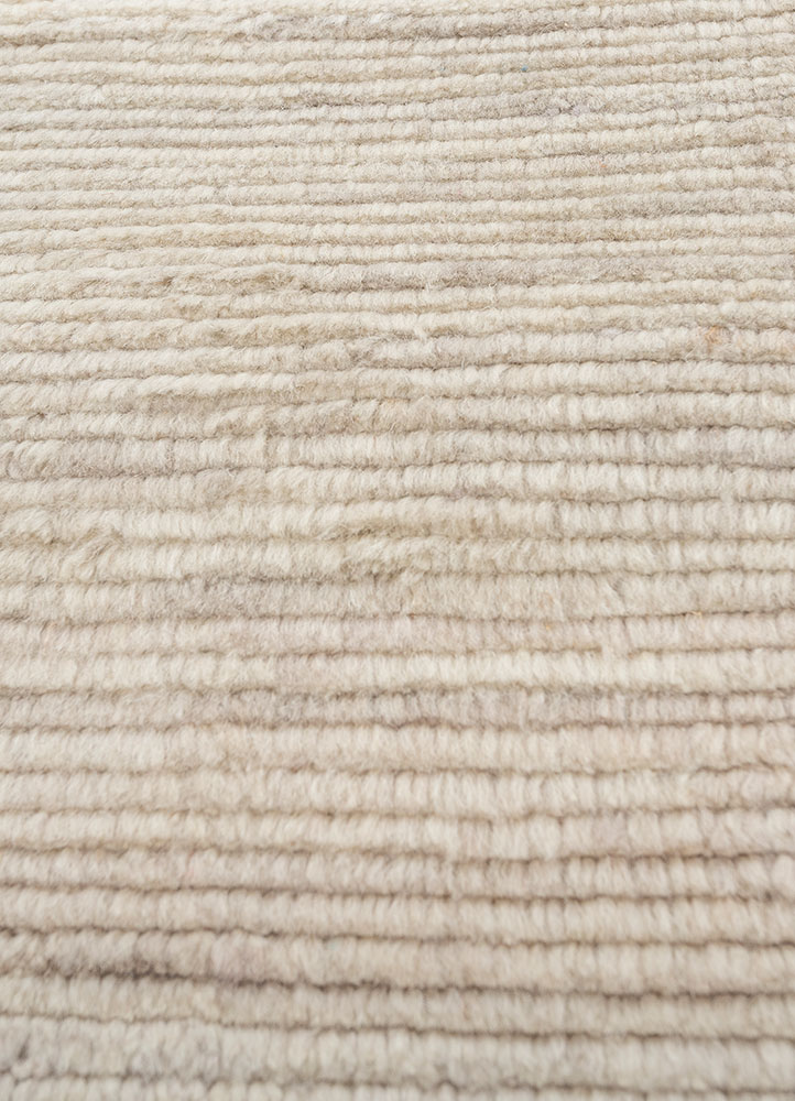 saga ivory wool hand loom Rug - CloseUp