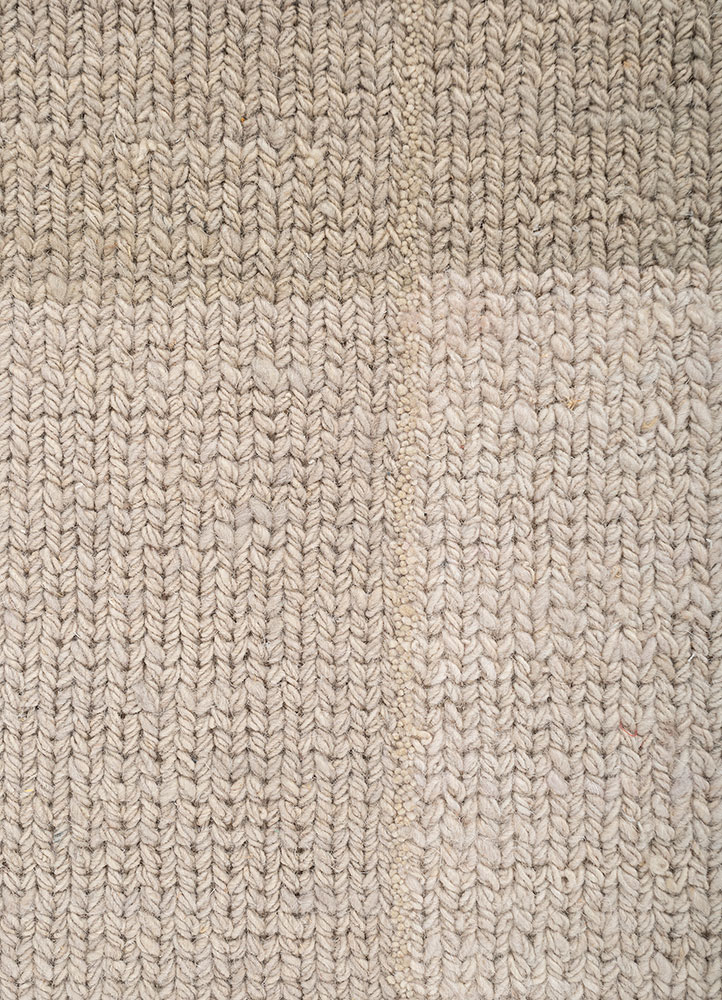 saga ivory wool hand loom Rug - CloseUp