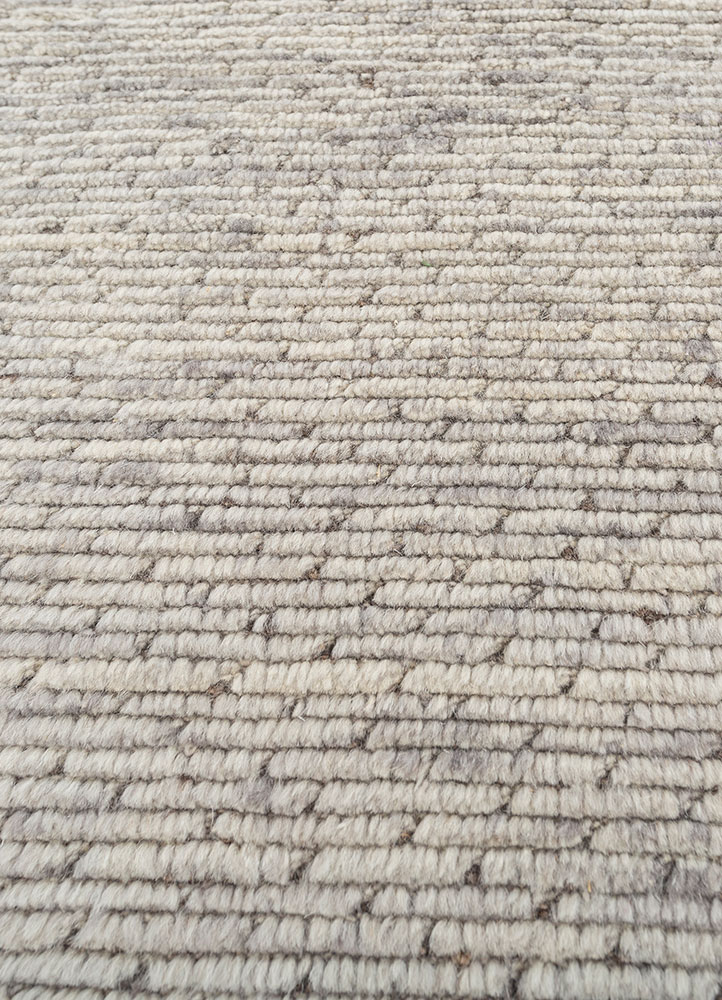 saga grey and black wool hand loom Rug - CloseUp