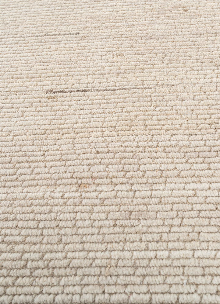saga ivory wool hand loom Rug - CloseUp