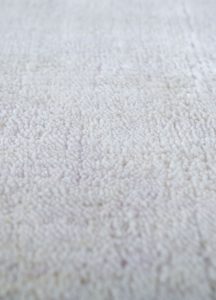 saga ivory wool hand loom Rug - CloseUp