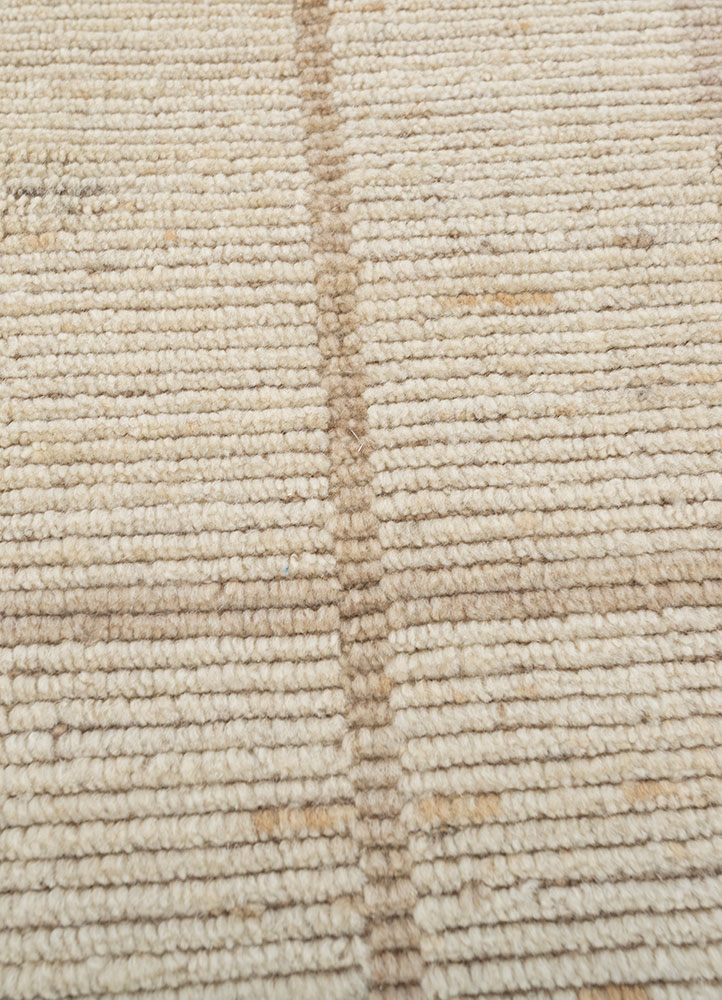 saga ivory wool hand loom Rug - CloseUp