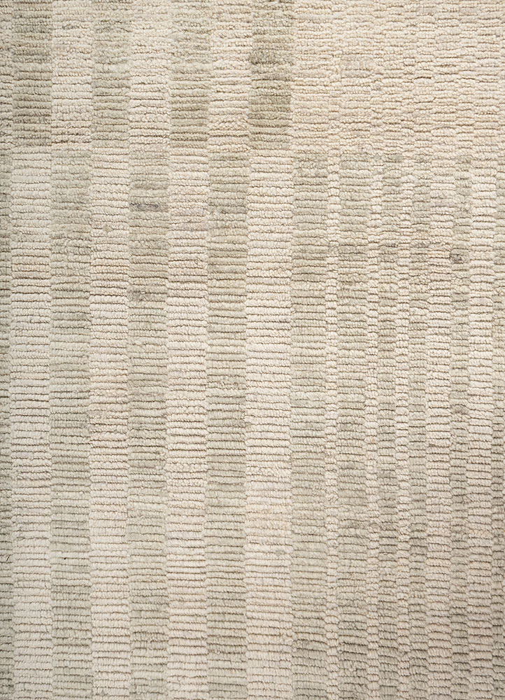saga gold wool hand loom Rug - CloseUp