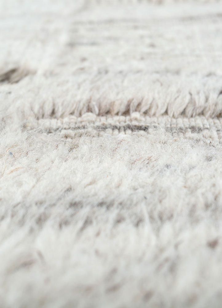 saga ivory wool hand loom Rug - CloseUp