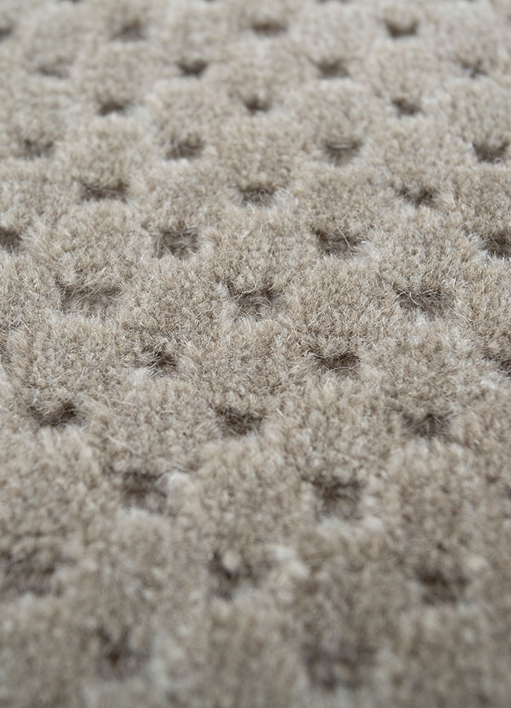 saga grey and black wool hand loom Rug - CloseUp