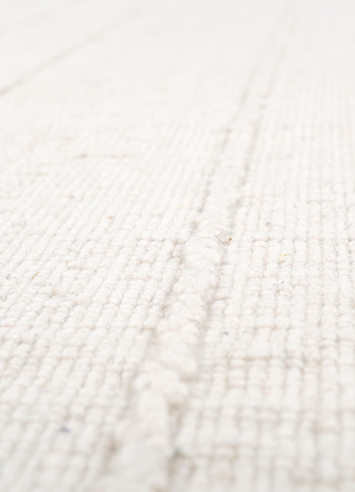 saga ivory wool hand loom Rug - CloseUp