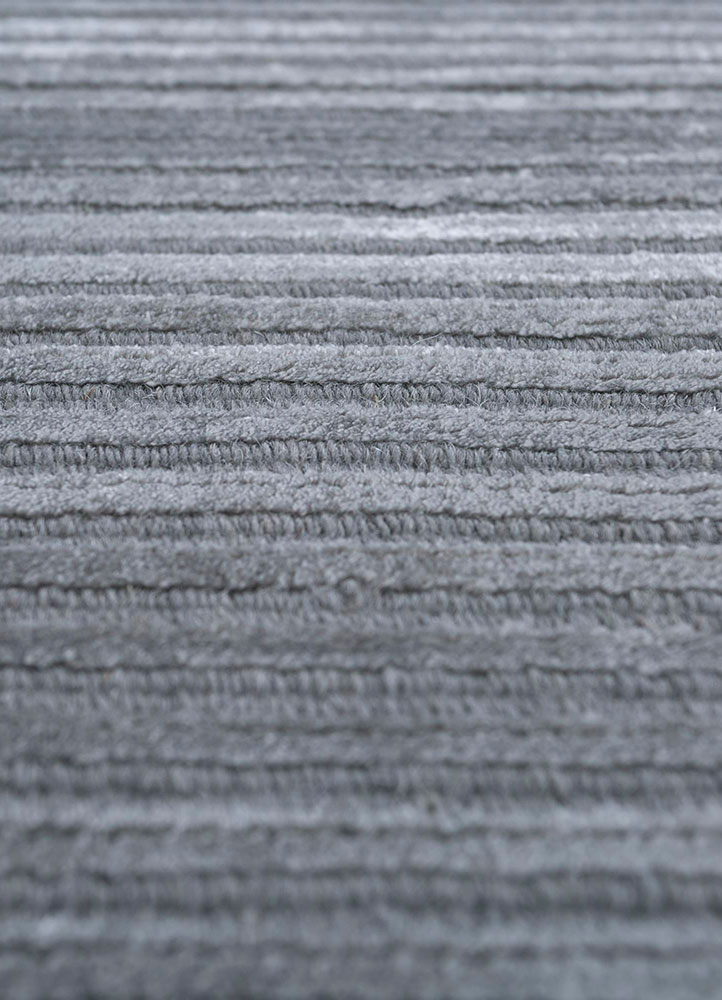 basis grey and black wool and viscose hand loom Rug - CloseUp