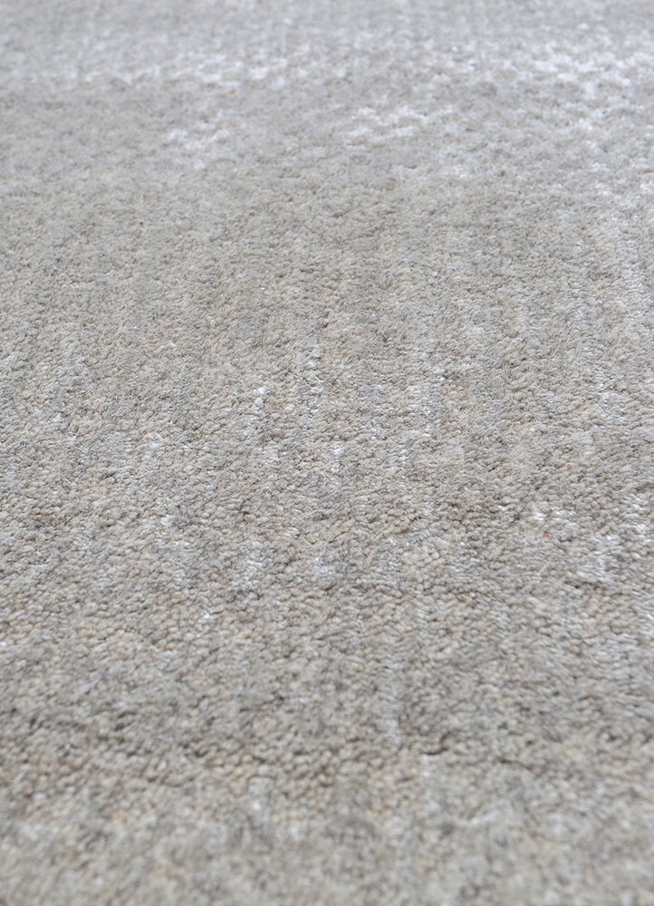 basis grey and black wool and viscose hand loom Rug - CloseUp