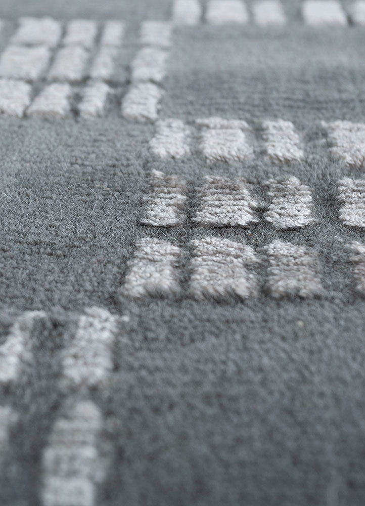 basis grey and black wool and viscose hand loom Rug - CloseUp