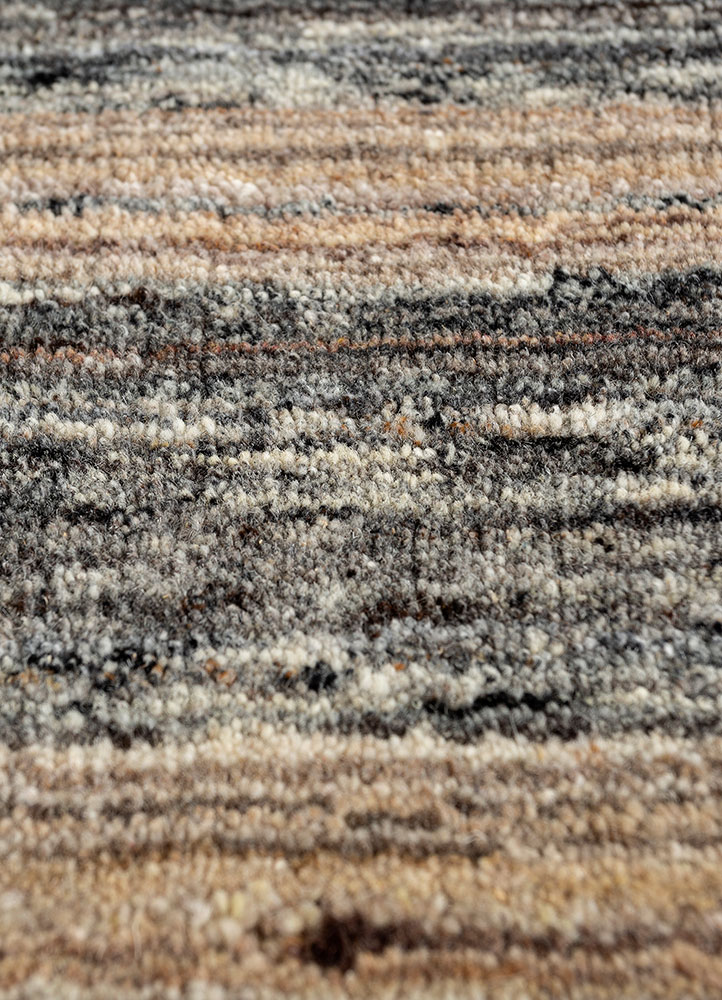 saga grey and black wool and viscose hand loom Rug - CloseUp