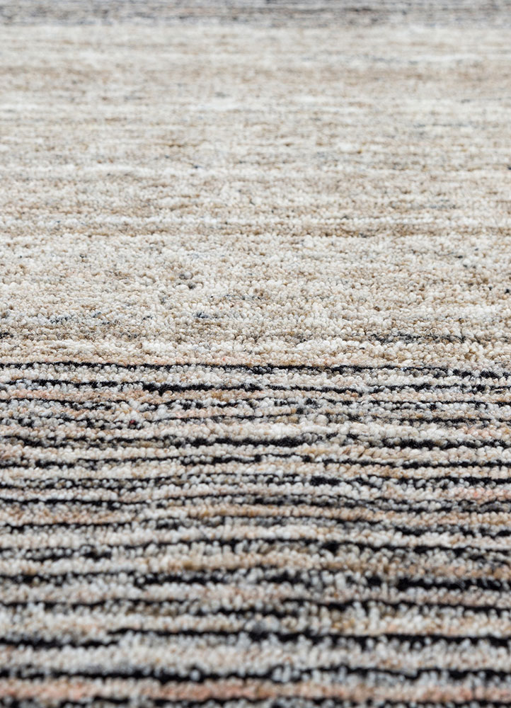 saga grey and black wool and viscose hand loom Rug - CloseUp