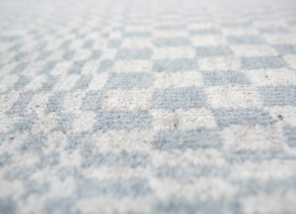 saga grey and black viscose hand loom Rug - CloseUp