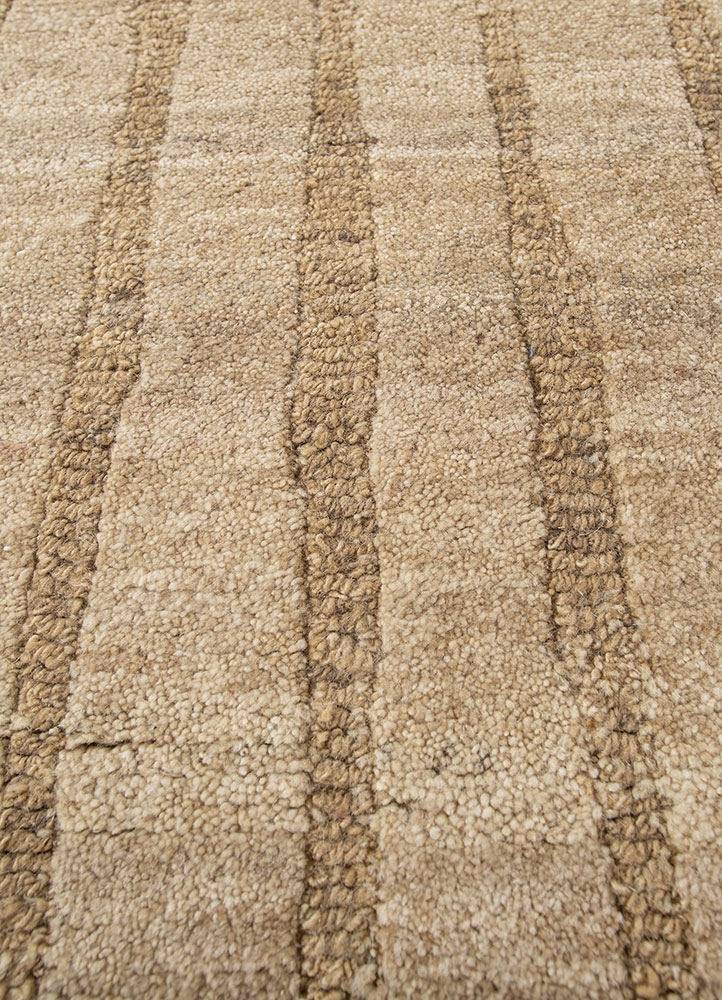 thyme gold wool hand knotted Rug - CloseUp