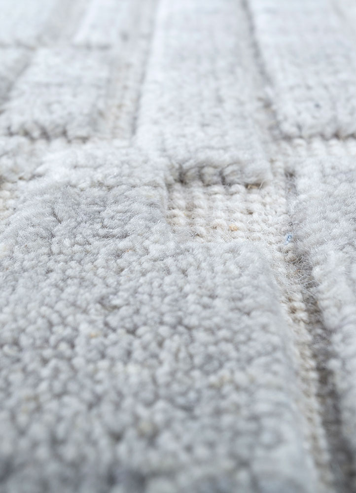 manifest ivory wool hand knotted Rug - CloseUp