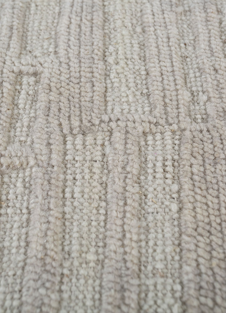manifest ivory wool hand knotted Rug - CloseUp
