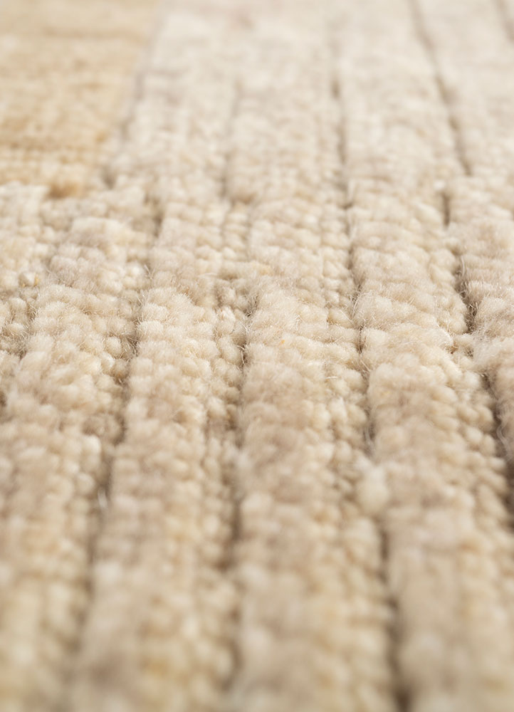 manifest ivory wool hand knotted Rug - CloseUp