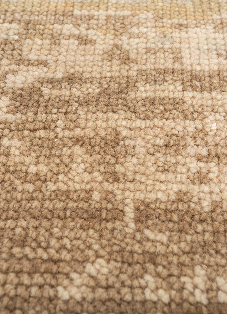 uvenuti ivory wool hand knotted Rug - CloseUp