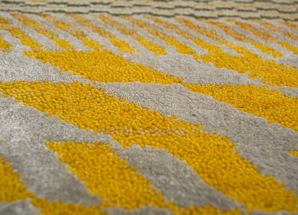manchaha gold wool and bamboo silk hand knotted Rug - CloseUp