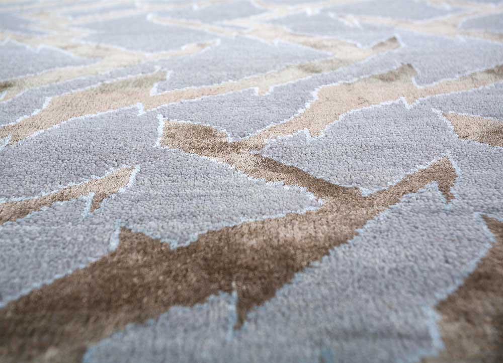 manchaha grey and black wool and bamboo silk hand knotted Rug - CloseUp