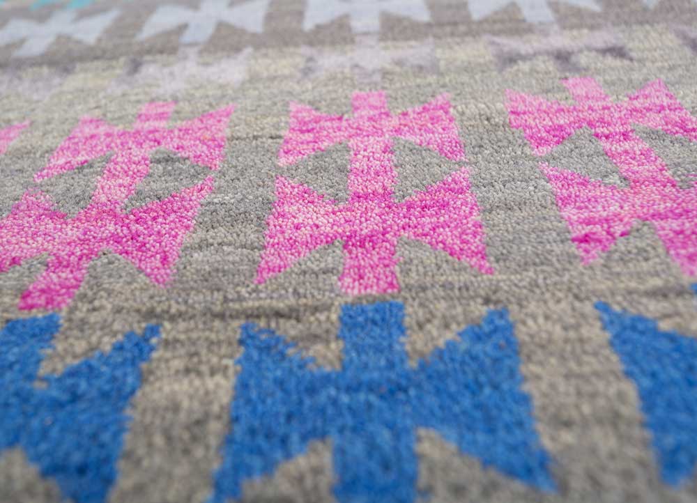 manchaha grey and black wool and bamboo silk hand knotted Rug - CloseUp