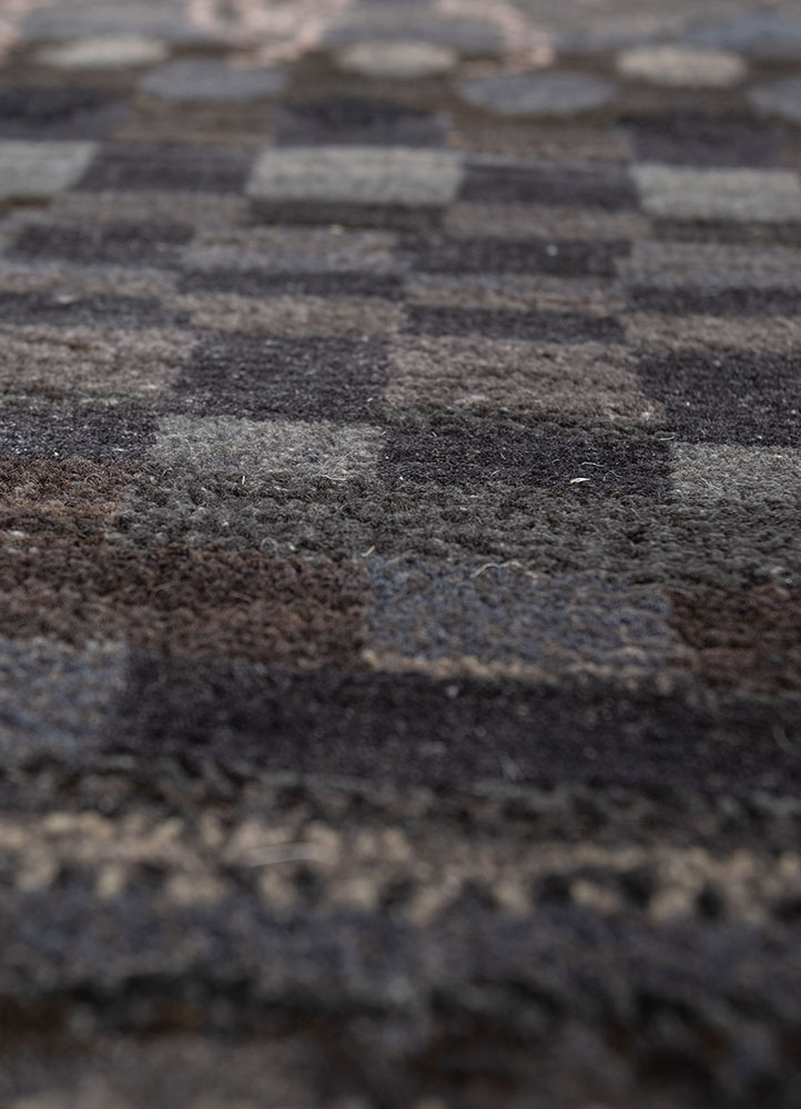 manchaha grey and black wool and bamboo silk hand knotted Rug - CloseUp