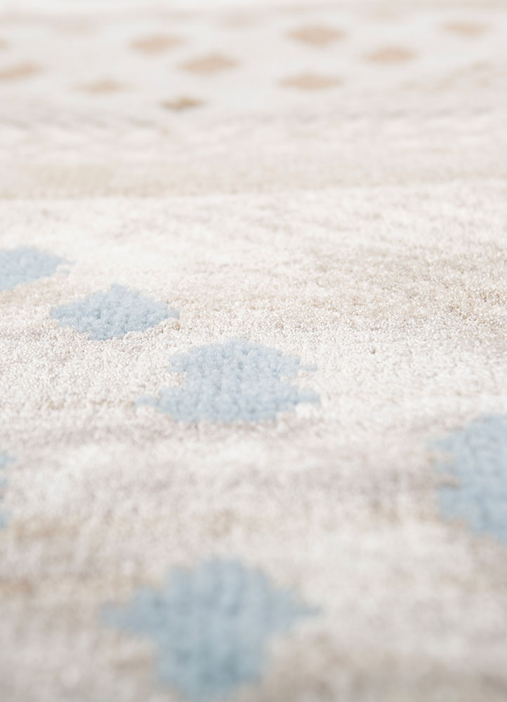 manchaha ivory wool and bamboo silk hand knotted Rug - CloseUp