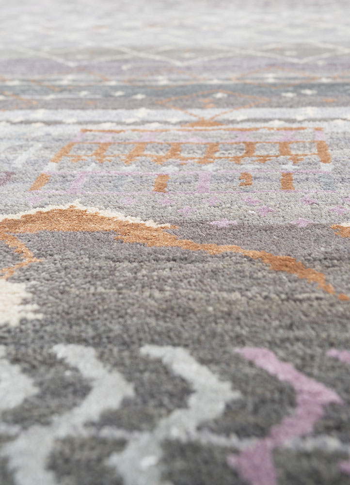 manchaha grey and black wool and bamboo silk hand knotted Rug - CloseUp