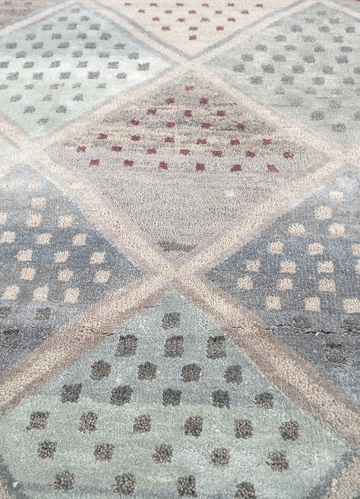 manchaha grey and black wool and bamboo silk hand knotted Rug - CloseUp