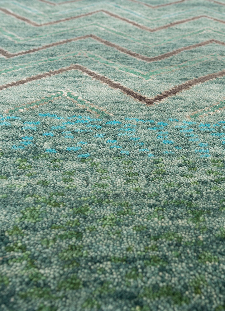 manchaha green wool and bamboo silk hand knotted Rug - CloseUp