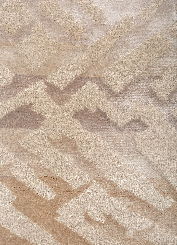 manchaha ivory wool and bamboo silk hand knotted Rug - CloseUp