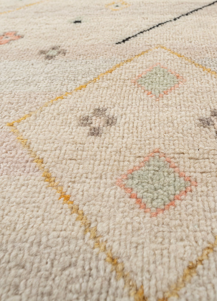 manchaha ivory wool hand knotted Rug - CloseUp