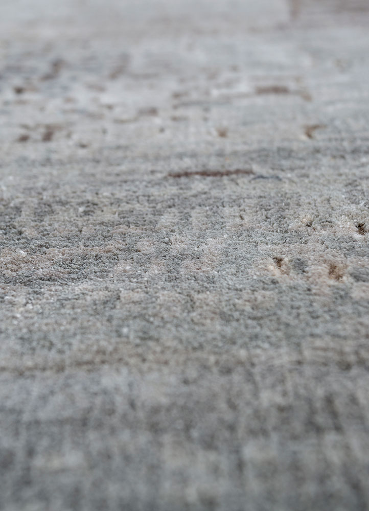 uvenuti ivory wool and bamboo silk hand knotted Rug - CloseUp