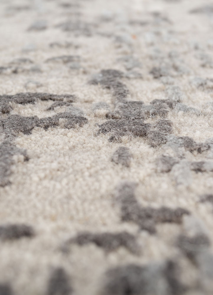 uvenuti grey and black wool and bamboo silk hand knotted Rug - CloseUp