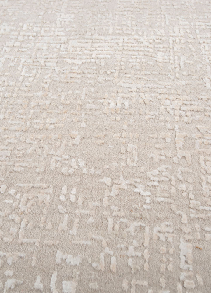 uvenuti grey and black wool and bamboo silk hand knotted Rug - CloseUp