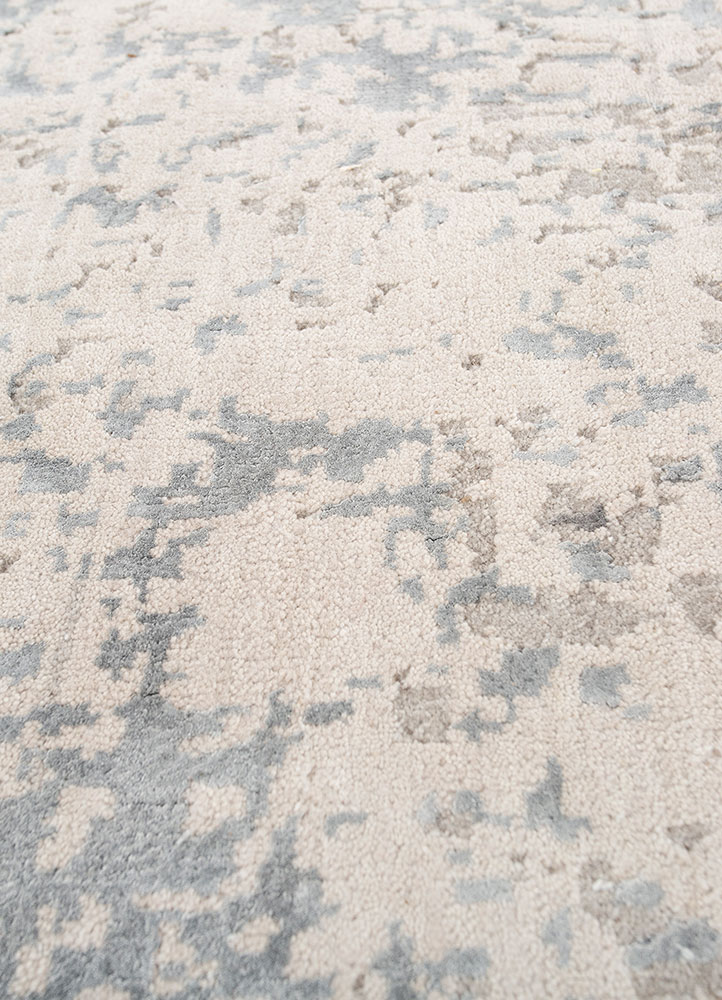 uvenuti grey and black wool and bamboo silk hand knotted Rug - CloseUp